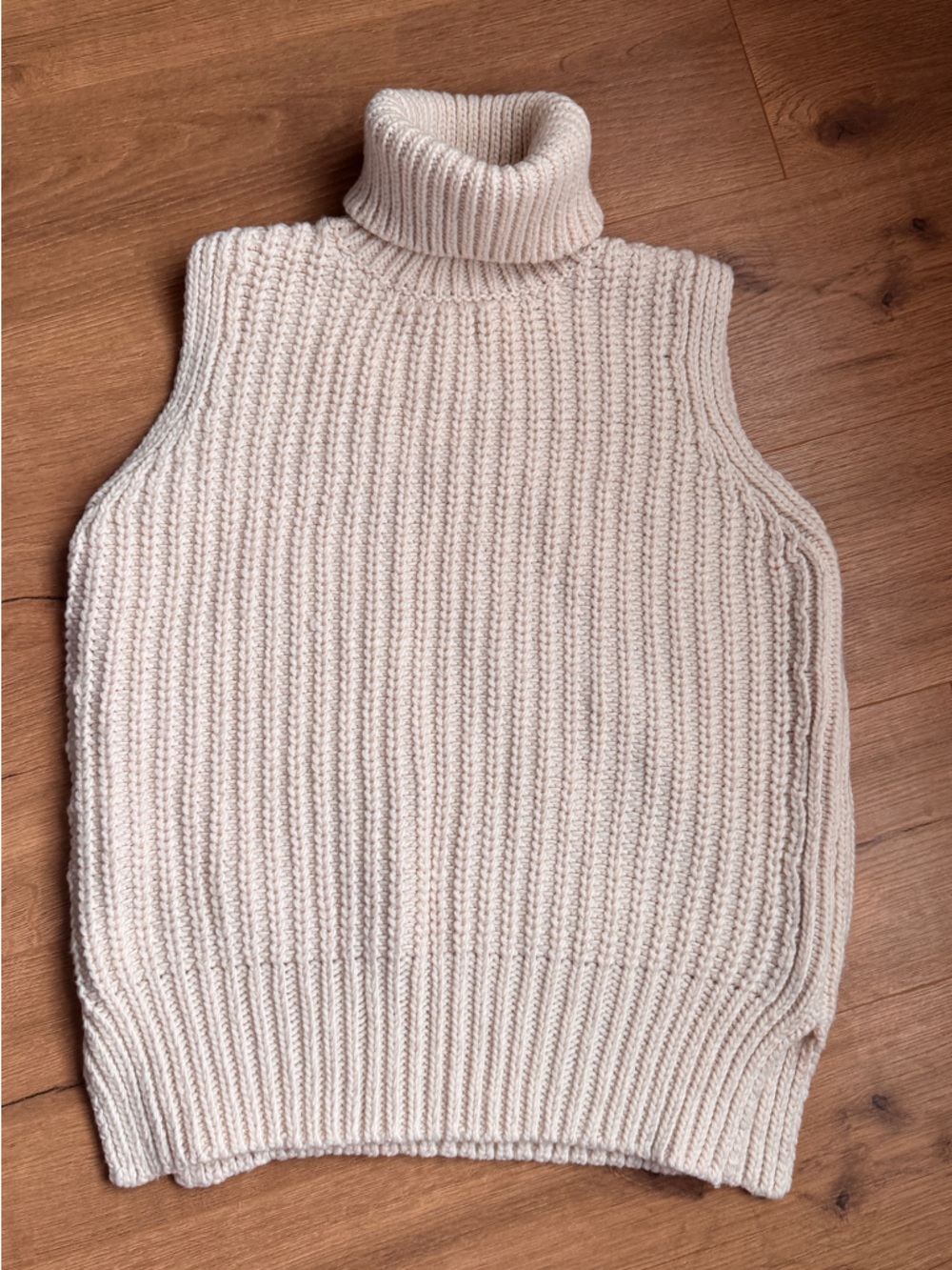 H&M Cream Ribbed Sleeveless Turtleneck Sweater Vest